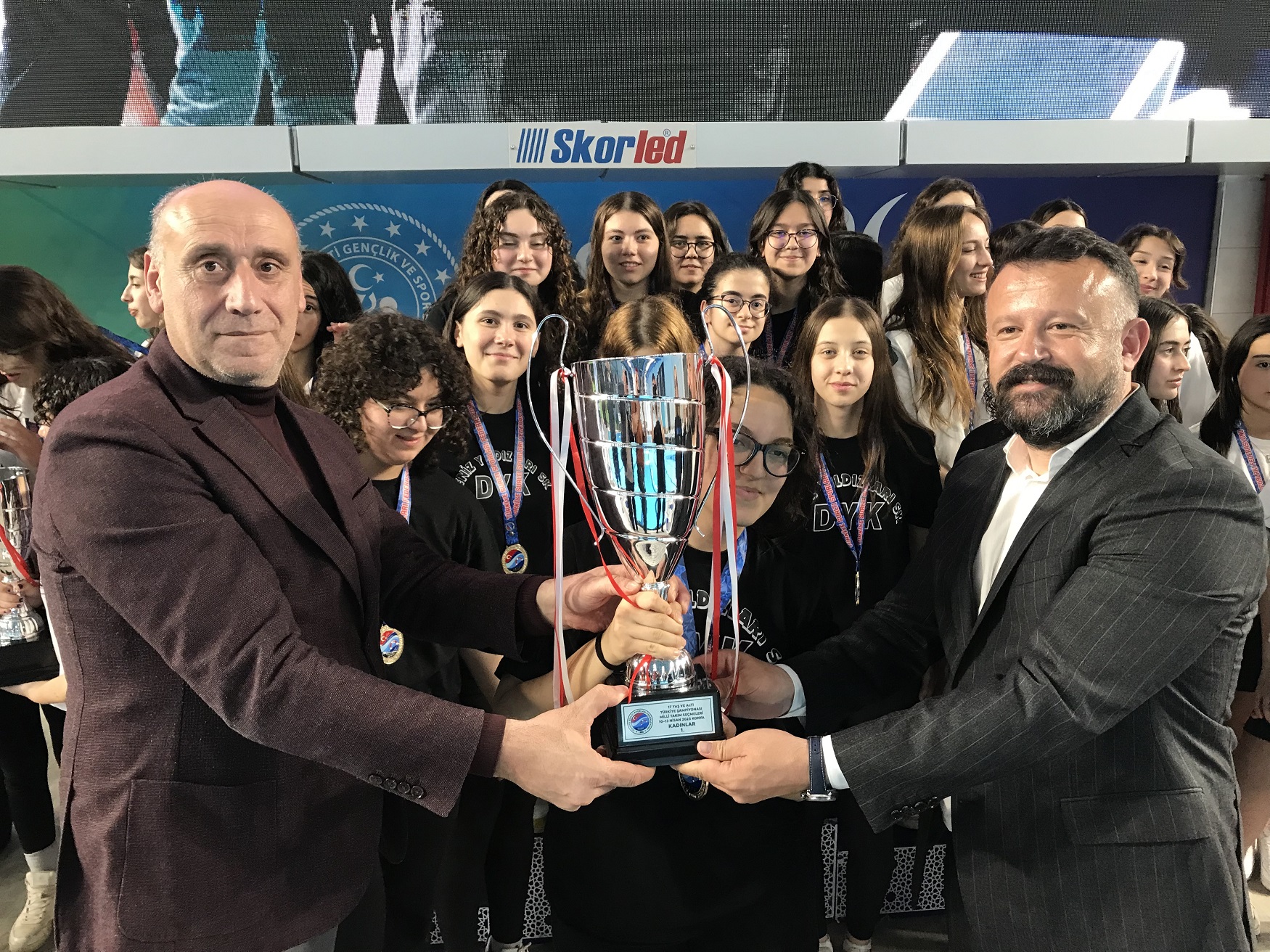 17 yaş ve altı kadınlarda Deniz Yıldızları şampiyon