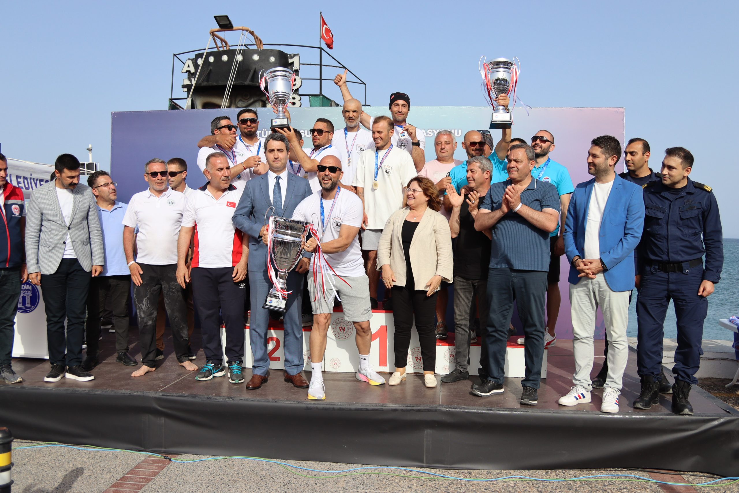 Erkeklerde madalya alan takımlar-TSSF Zıpkınla Balık Avı Kulüpler Arası Türkiye Şampyiyonası Didim (1)